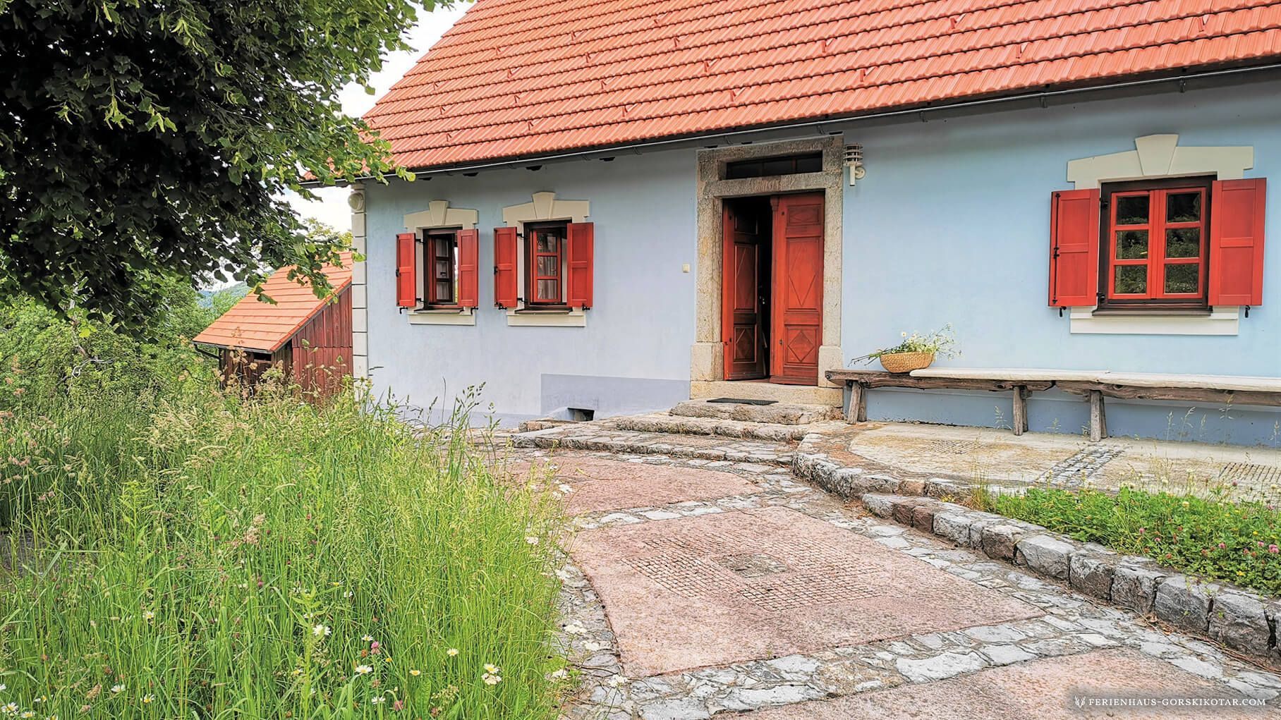 Das blaue Haus von außen